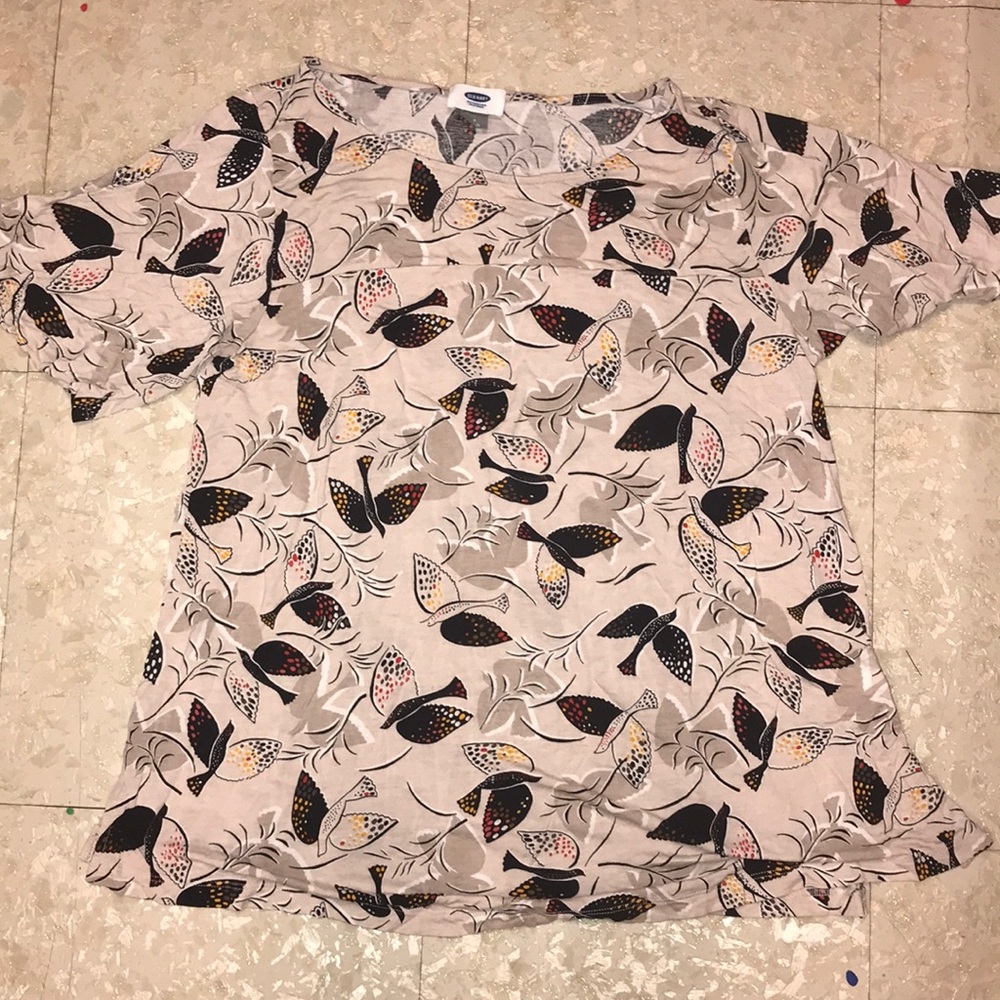 Bird 🦅 patterned maternity shirt.
